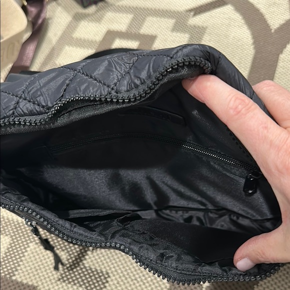 Quilted Black Crossbody Bag - Picture 3 of 5